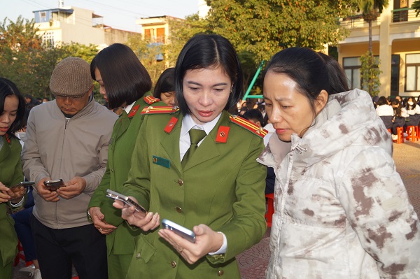 Công an quận Lê Chân hướng dẫn kích hoạt tài khoản định danh điện tử